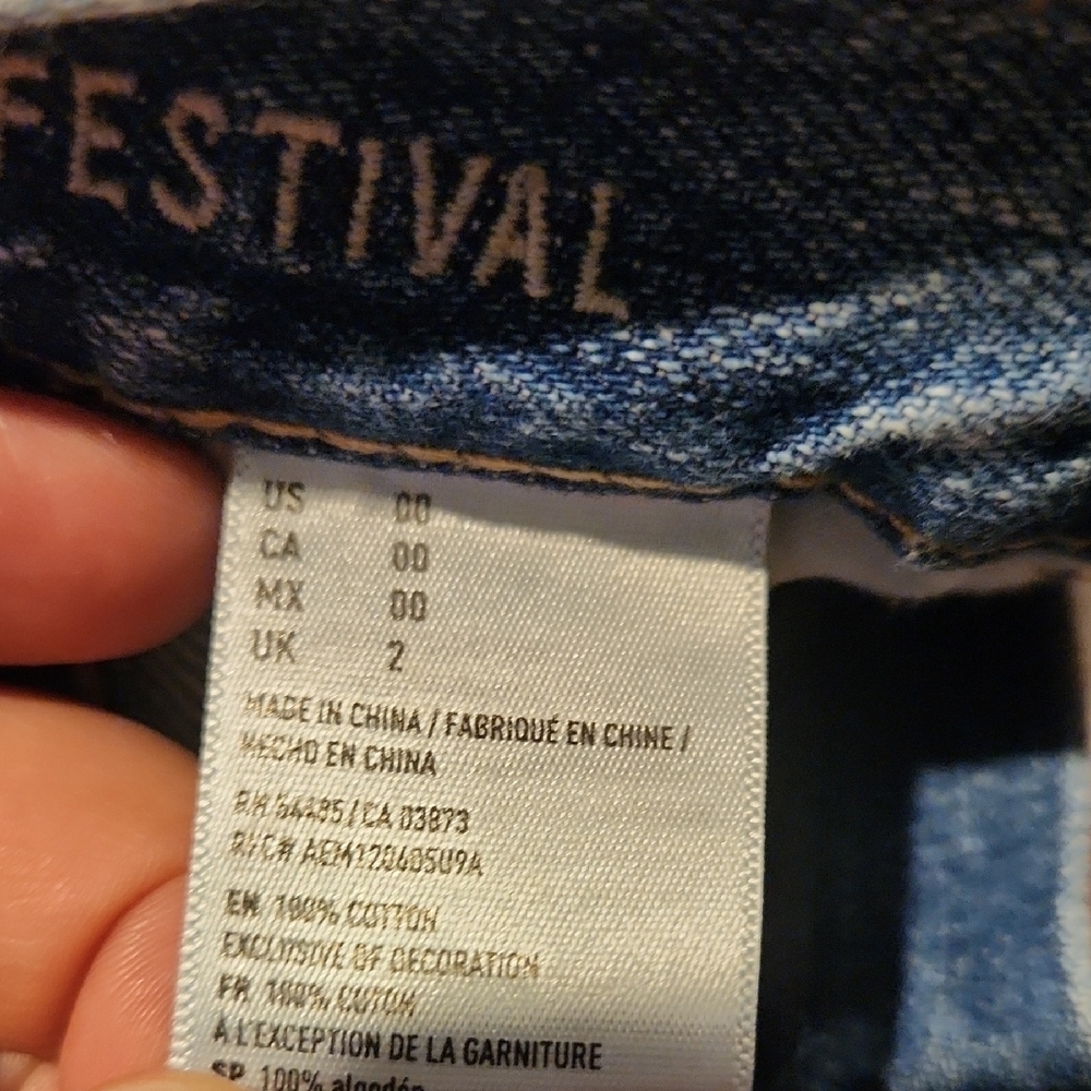 Distressed Denim Shorts - Picture 4 of 8